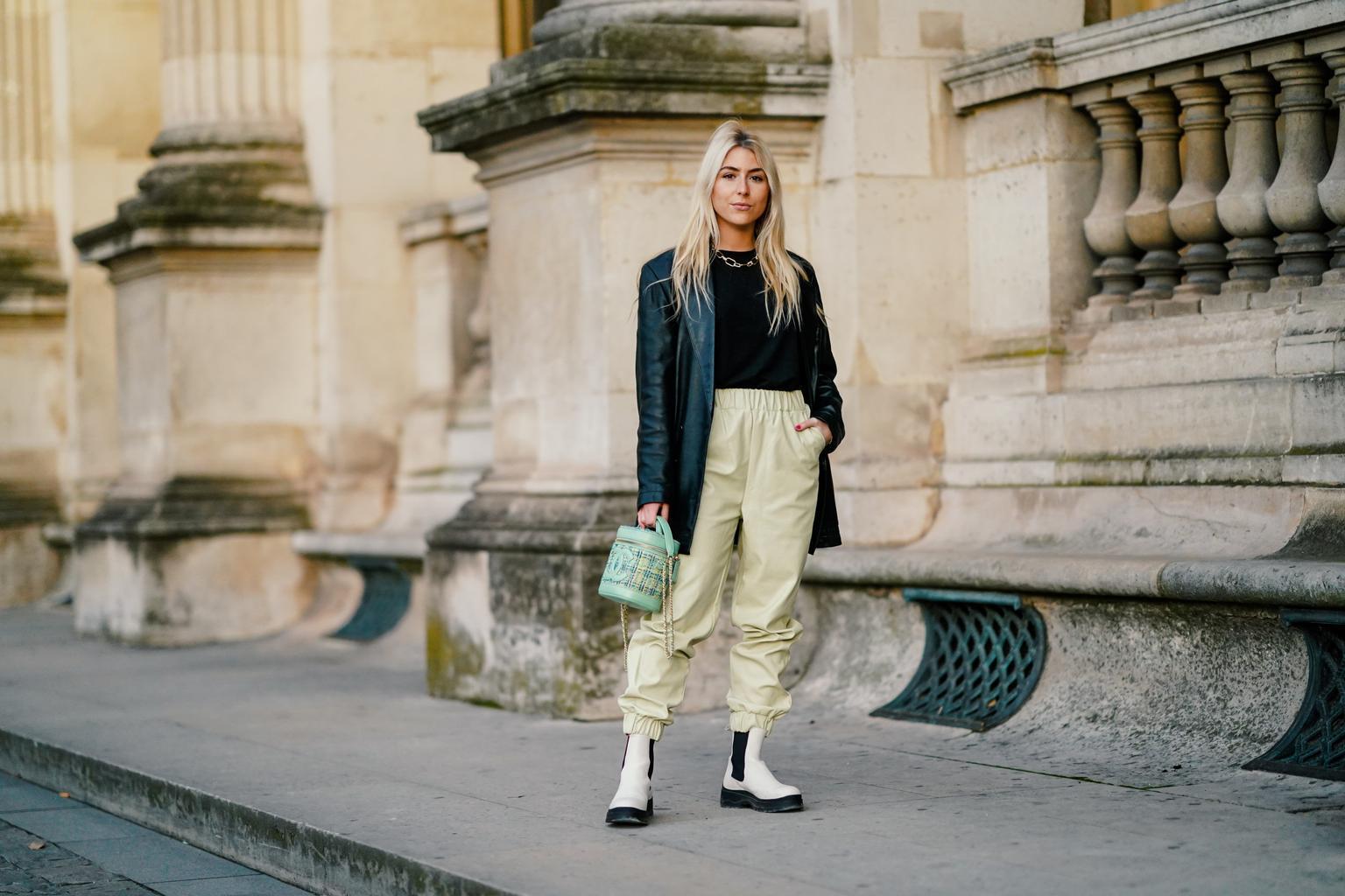 μπεζ-φόρμα-με-μακρύ-μαύρο-δερμάτινο-παλτό-ιδέες- μπεζ-φόρμα-με-μακρύ-μαύρο-δερμάτινο-παλτό-ιδέες-