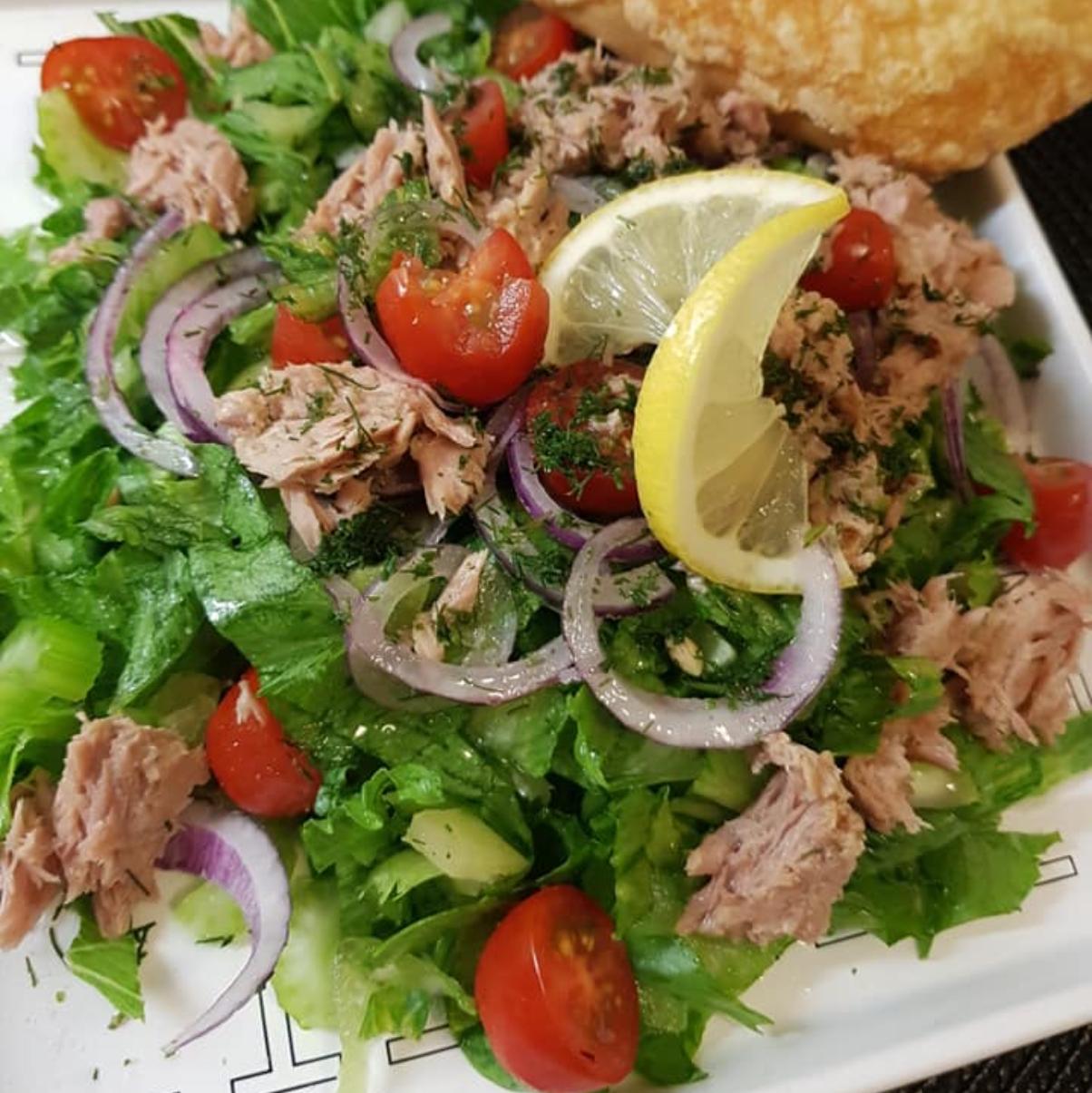 Τονοσαλάτα με μαρούλι