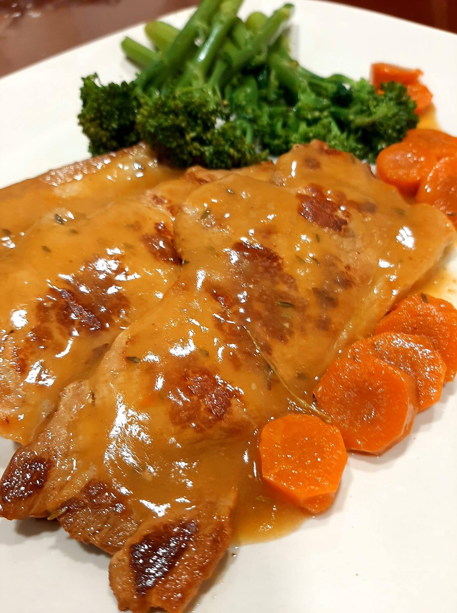 Χοιρινά- φιλετάκια- λεμονάτα-