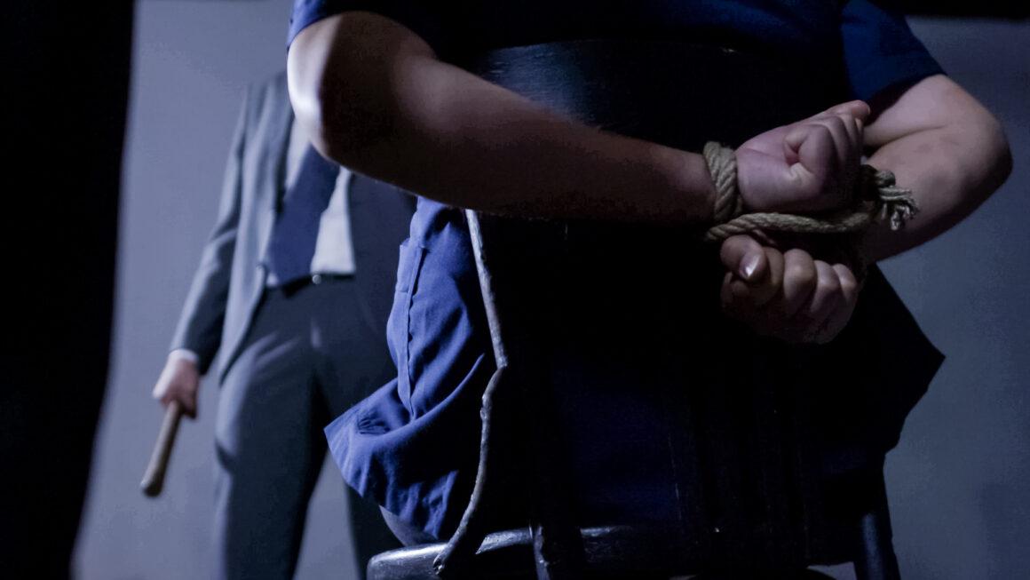 Άγριες Μέλισσες: H Ελένη θυσιάζει τη ζωή της για να σώσει το Λαμπρό