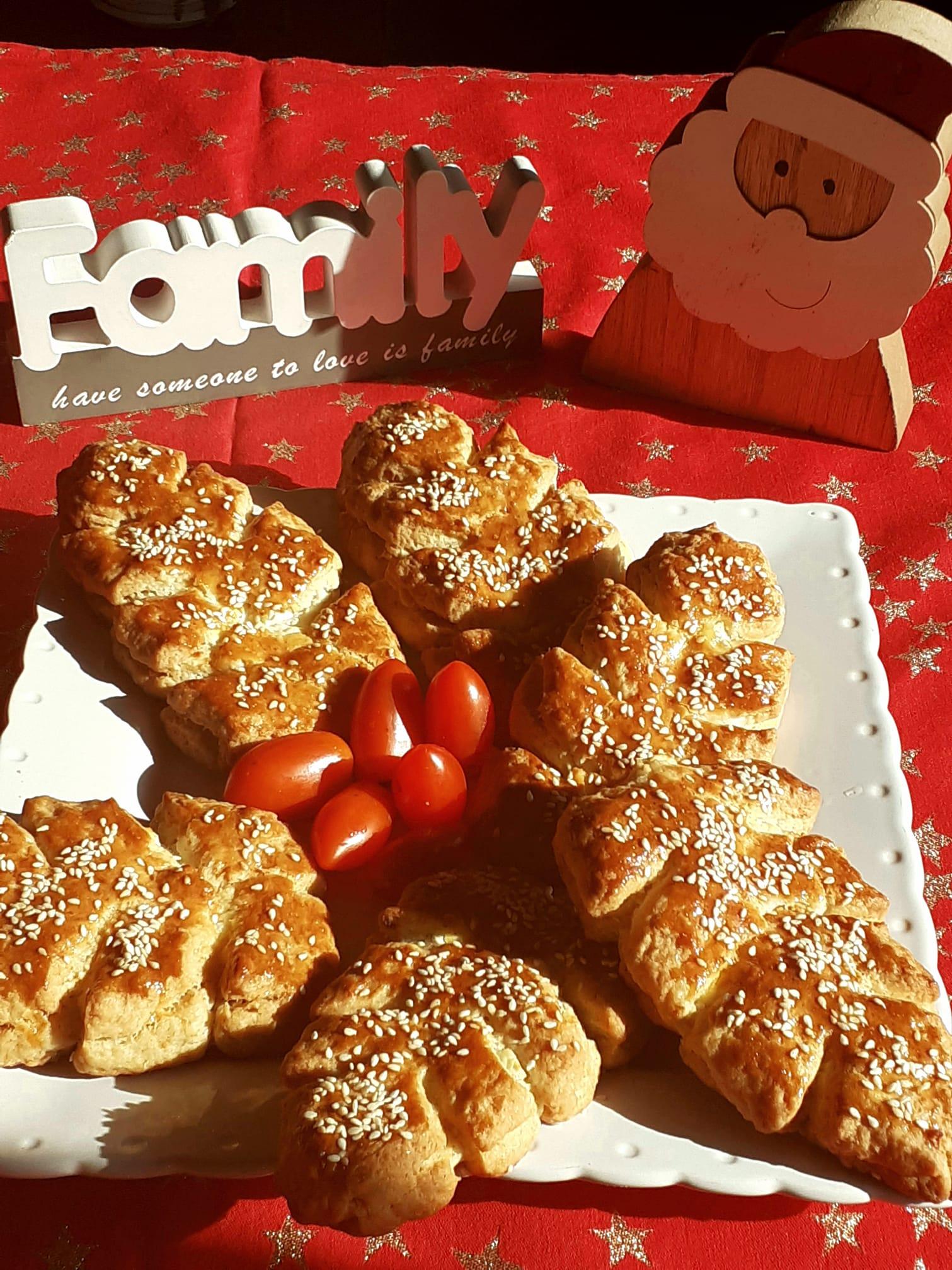 Γιορτινά- τυροπιτάκια -σε -σχήμα -δέντρου-