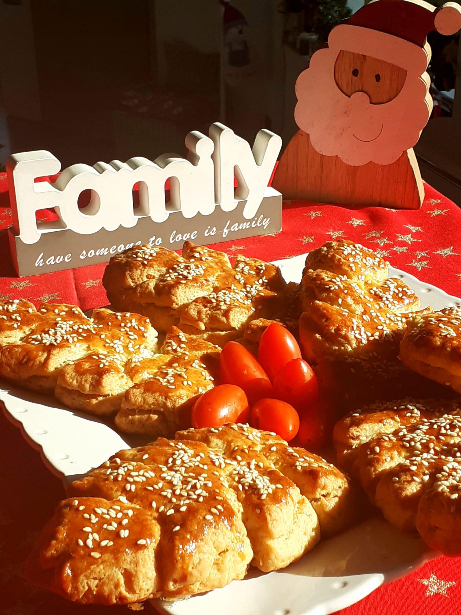 Γιορτινά- τυροπιτάκια -σε -σχήμα -δέντρου-