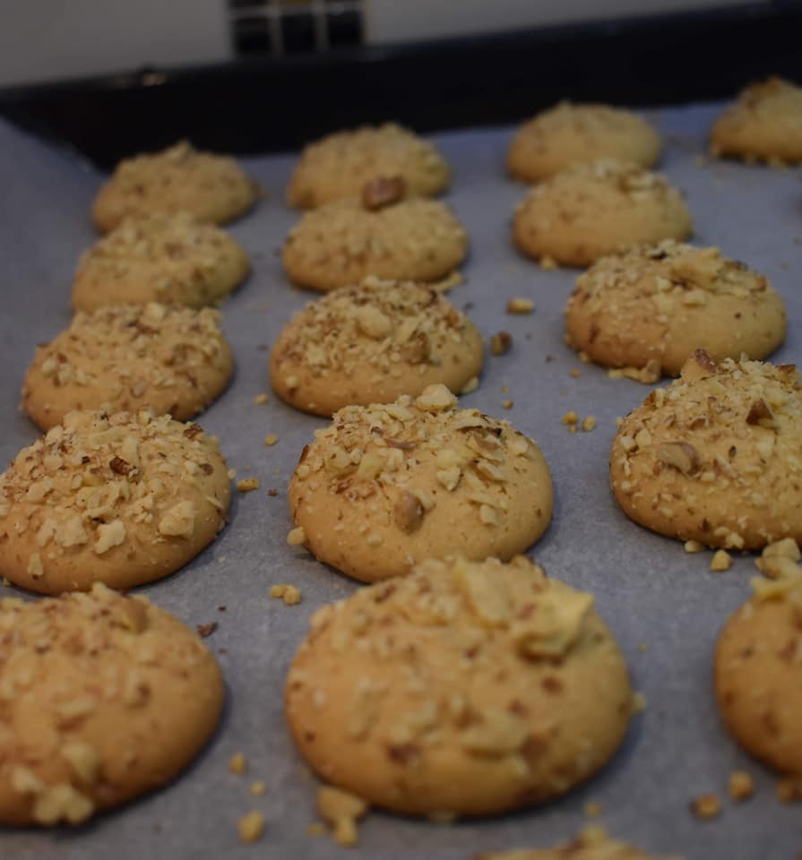 Μπισκότα -με -ταχίνι -γεμιστά- με -πραλίνα-