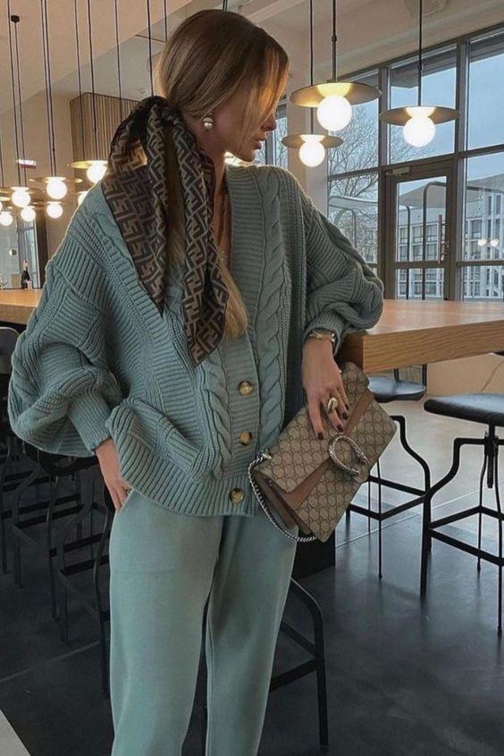 μάλλινη-ζακέτα-με-παντελόνι-για-τον-Νοέμβριο-