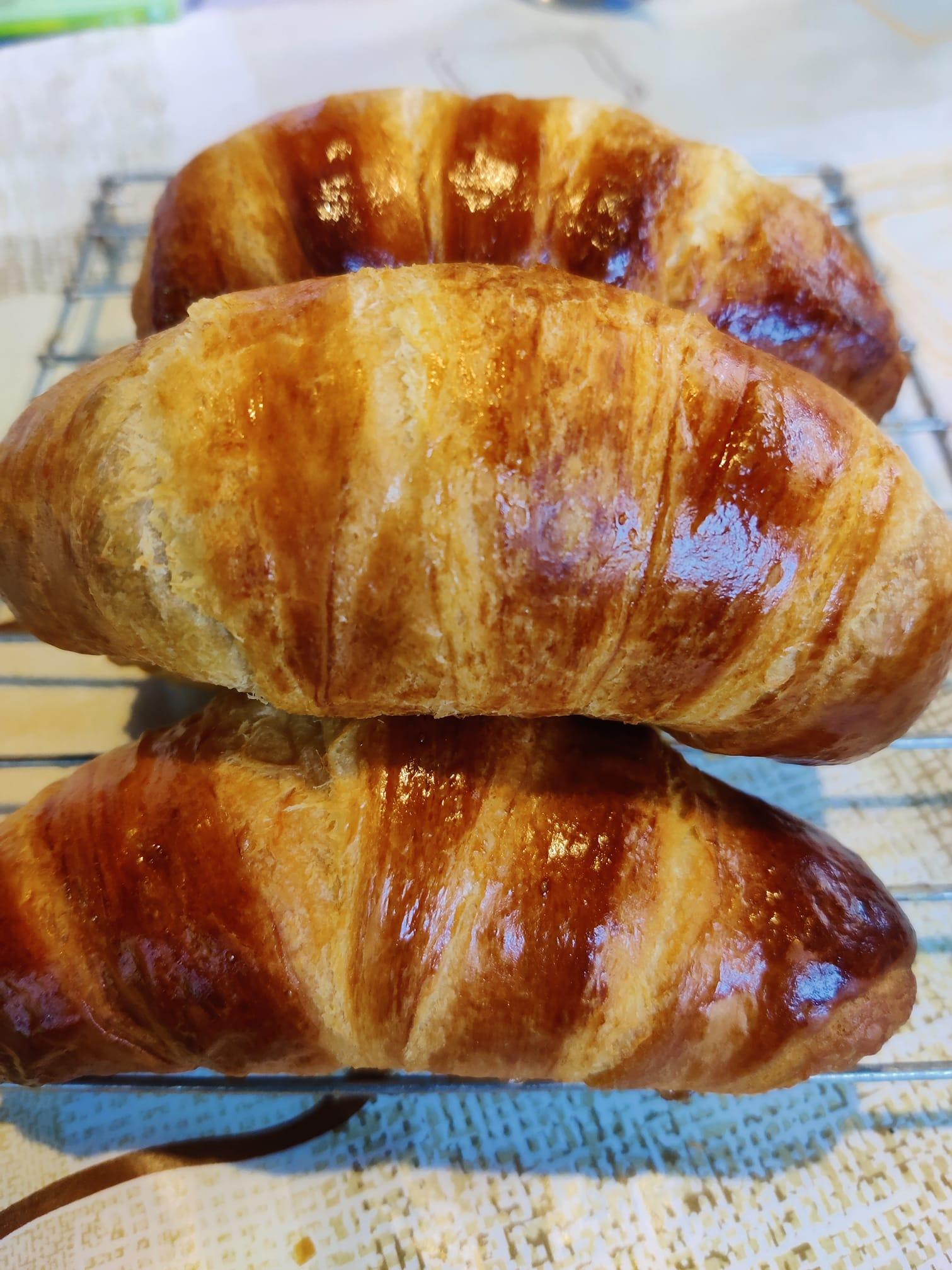 Κρουασάν -σφολιάτας- με- ταχίνι- Κρουασάν -σφολιάτας- με- ταχίνι-