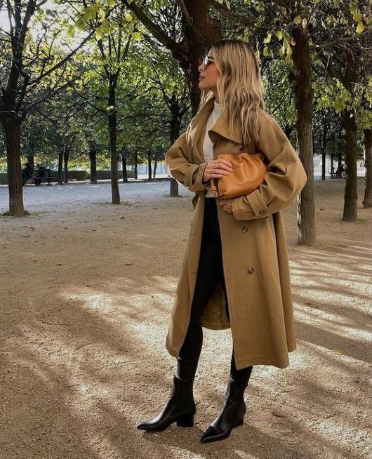 μαύρο-κολάν-με-καφέ-μακρύ-παλτό-και-μπεζ-πουλόβερ-