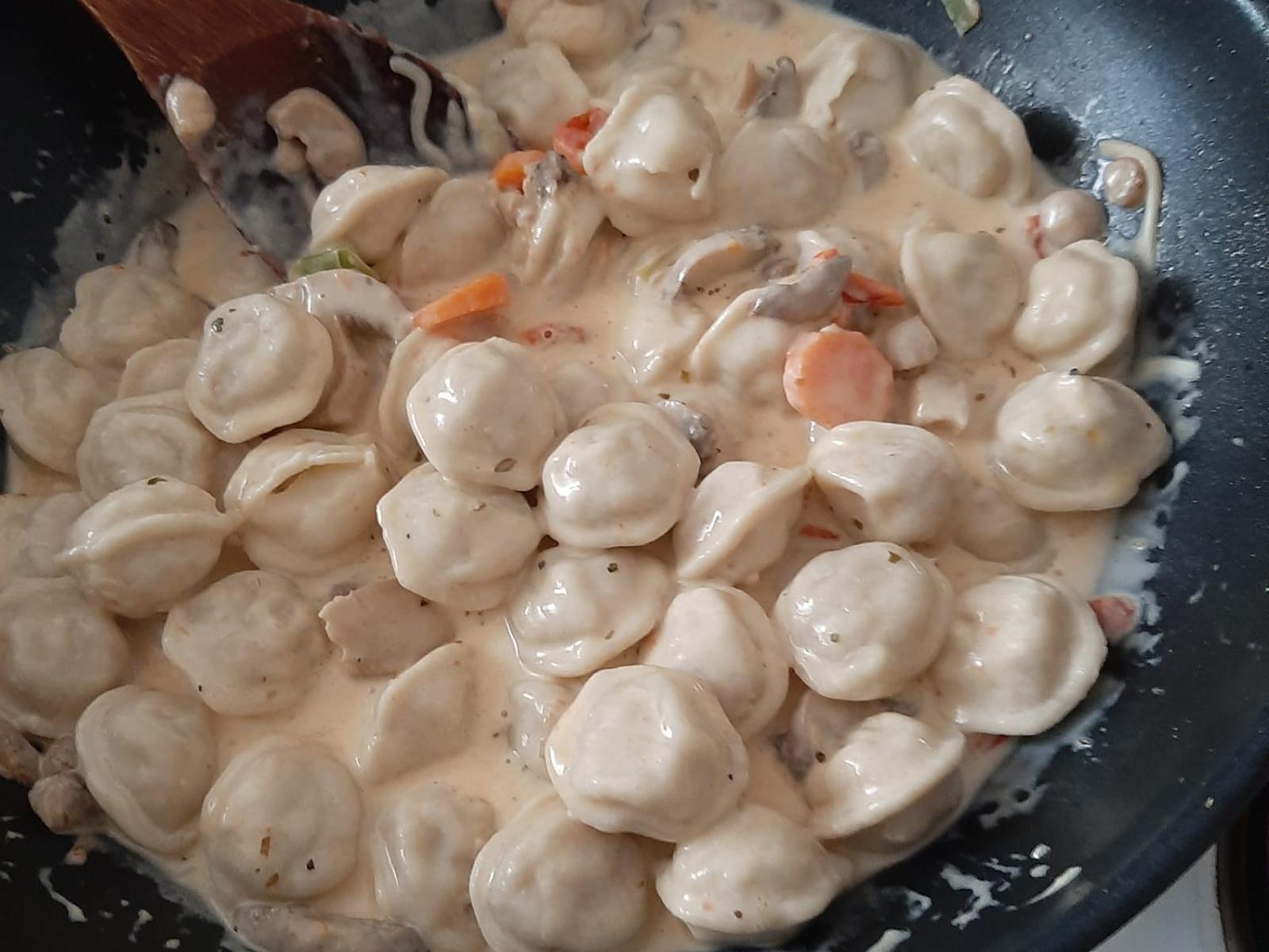 Pelmeni με λευκή σάλτσα Pelmeni -με λευκή σάλτσα-συνταγή-
