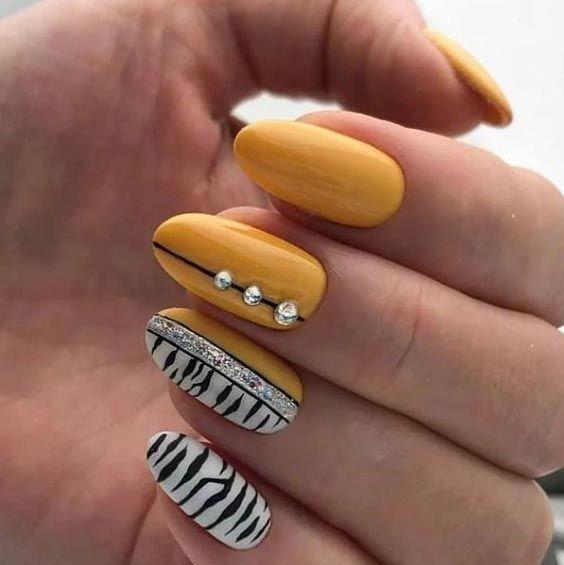 κίτρινα-νύχια-με-στρας-και-animal print-σχέδιο-ιδέες- κίτρινα-νύχια-με-στρας-και-animal print-σχέδιο-ιδέες-