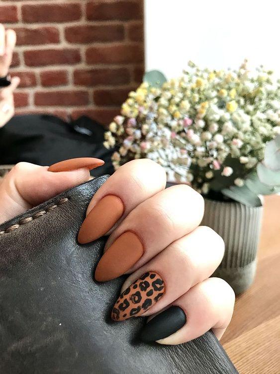 καφέ-νύχια-με-animal-print- καφέ-νύχια-με-animal-print-