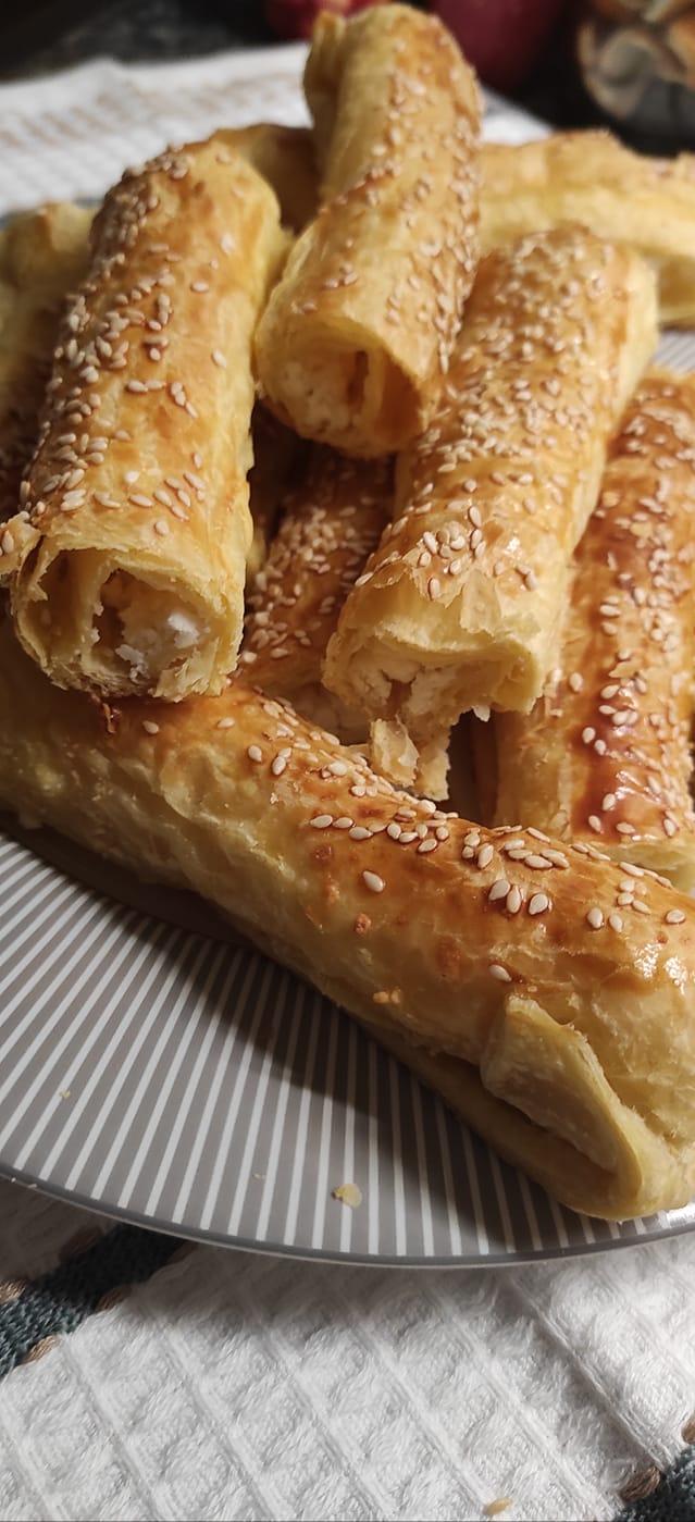 Τυροκούλουρα-με σφολιάτα-συνταγή- Τυροκούλουρα-με σφολιάτα-συνταγή-