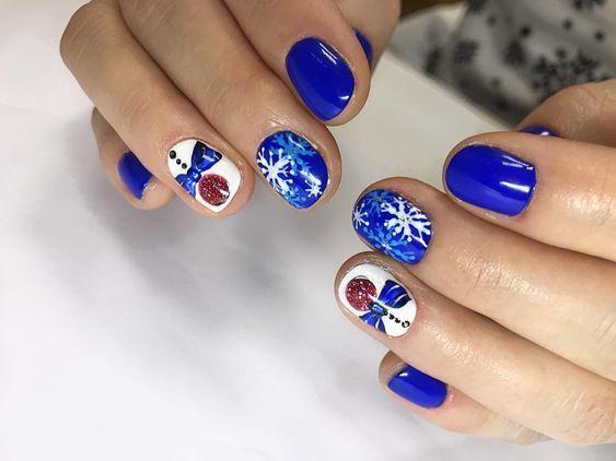 μπλε ηλεκτρίκ-και-χριστουγεννιάτικες μπάλες-στις-τάσεις-για-τα-χριστουγεννιάτικα-νύχια-2021 2022- μπλε ηλεκτρίκ-και-χριστουγεννιάτικες μπάλες-στις-τάσεις-για-τα-χριστουγεννιάτικα-νύχια-2021 2022-