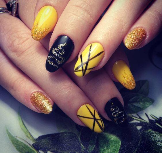 χριστουγεννιάτικες-τάσεις-στα-νύχια-κίτρινο-και-μαύρο-χρώμα-με-χριστουγεννιάτικα αστέρια-και-χριστουγεννιάτικα-δέντρα-2021 2022- χριστουγεννιάτικες-τάσεις-στα-νύχια-κίτρινο-και-μαύρο-χρώμα-με-χριστουγεννιάτικα αστέρια-και-χριστουγεννιάτικα-δέντρα-2021 2022-