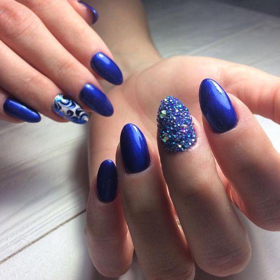 tribal σχέδια-στις-χριστουγεννιάτικες-τάσεις για τα νύχια-2021-2022- tribal σχέδια-στις-χριστουγεννιάτικες-τάσεις για τα νύχια-2021-2022-