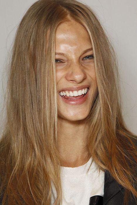 golden blond hair-σε-μακριά-ίσια-μαλλιά-τάσεις-