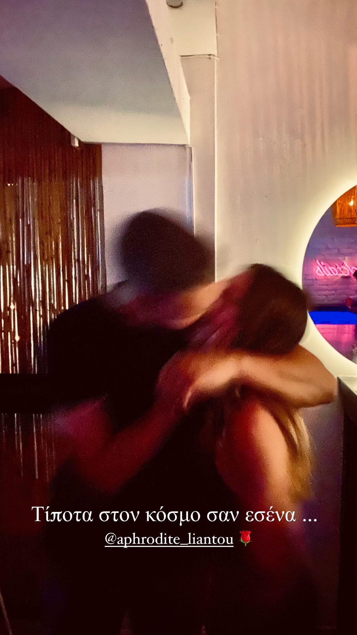 Αφροδίτη Λιάντου: Η Μύρταλη από τη Γη της Ελιάς με τον σύντροφό της – Τα φιλιά και οι αγκαλιές