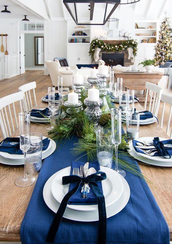 χριστουγεννιάτικο-τραπέζι-σε-μπλε-χρώμα-