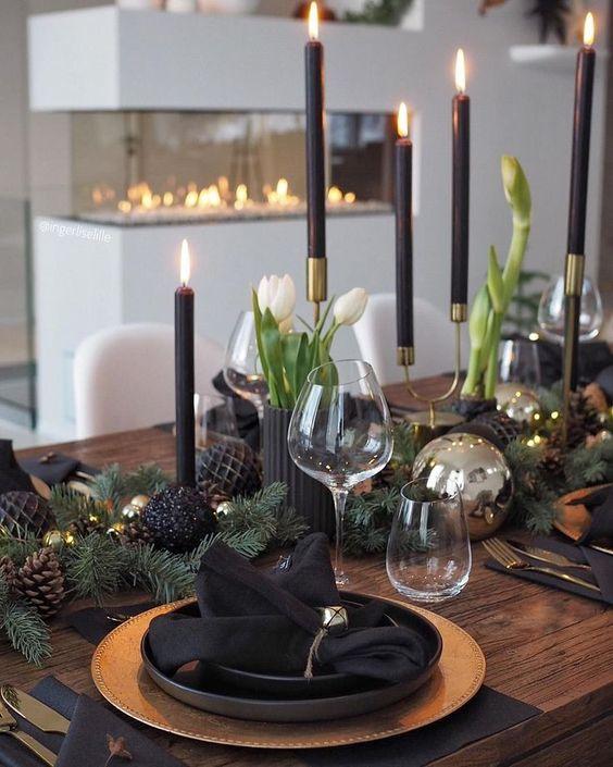χριστουγεννιάτικο-τραπέζι-με-μαύρο-χρώμα-ιδέες-διακόσμησης-