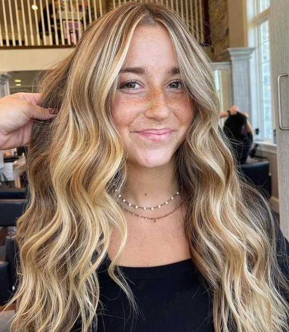 σπαστά-μαλλιά-σε-golden blond-απόχρωση-ιδέες-