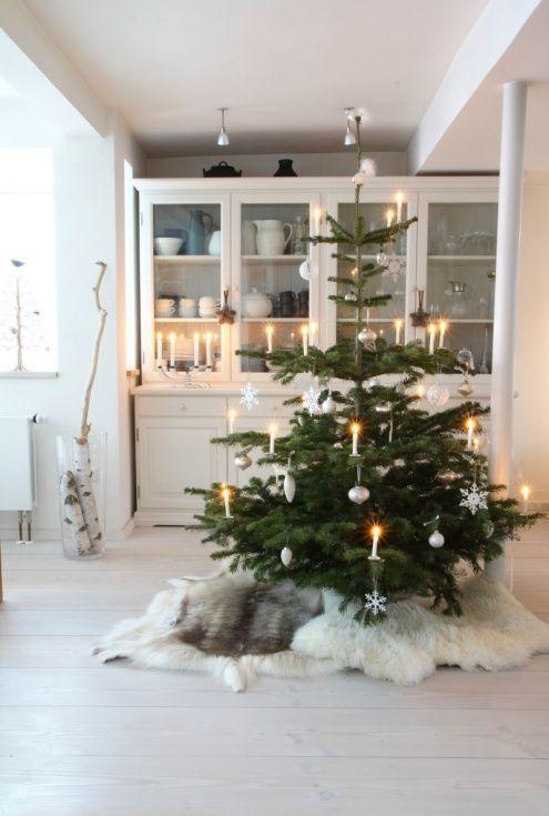 χριστουγεννιάτικη-βάση-για-το-χριστουγεννιάτικο-δέντρο-με-φλοκάτη-