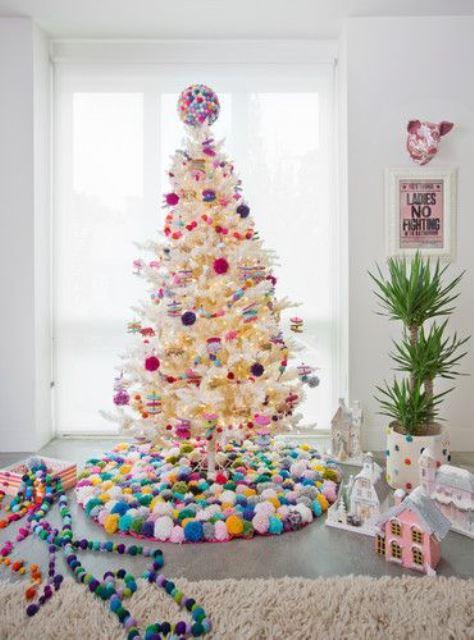 χριστουγεννιάτικη-βάση-για-το-χριστουγεννιάτικο-δέντρο-με-πομ πομ-