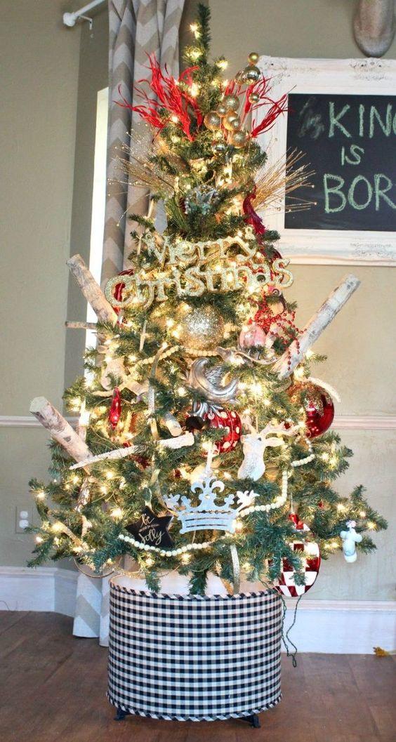 χριστουγεννιάτικη-βάση-για-το-χριστουγεννιάτικο-δέντρο-με-σκαμπό-