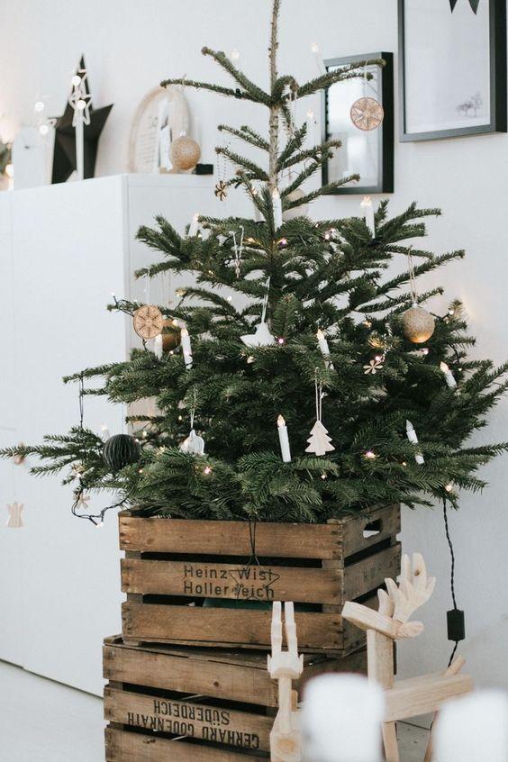 χριστουγεννιάτικη-βάση-για-το-χριστουγεννιάτικο-δέντρο-από-τελάρα-