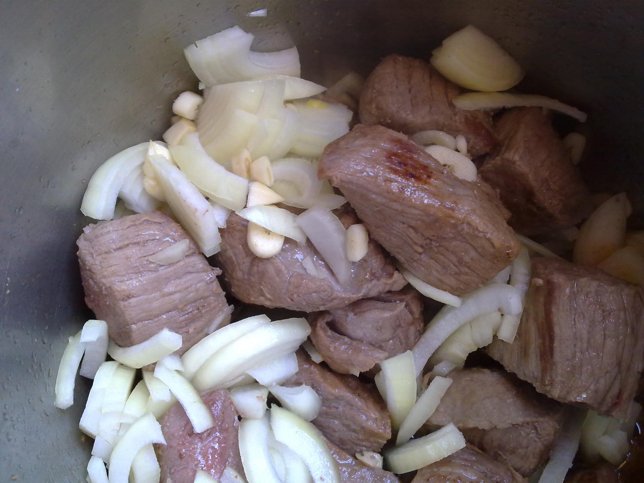 Blanquette de veau: Μοσχάρι με λευκή σάλτσα & πουρέ πατάτας