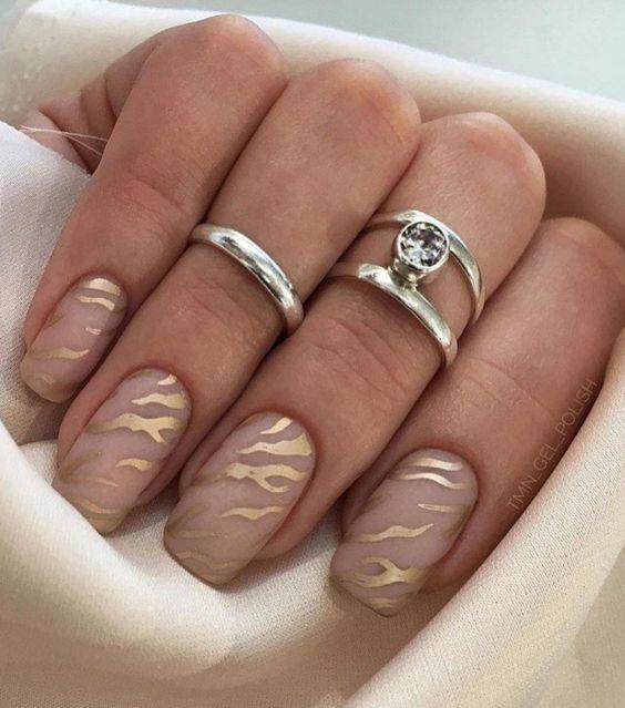 nude-νύχια-με-χρυσό-χρώμα-ιδέες-μανικιούρ- nude-νύχια-με-χρυσό-χρώμα-ιδέες-μανικιούρ-