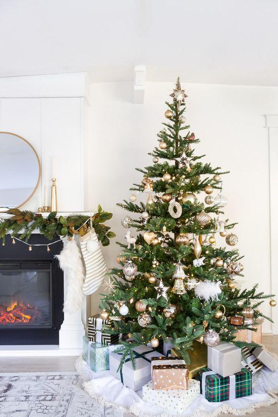 ιδέες-για-να-στολίσετε-το-χριστουγεννιάτικο δέντρο-με-λευκά-και-χρυσά-στολίδια-