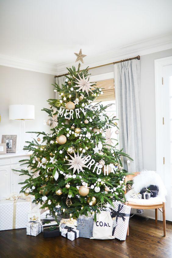 χριστουγεννιάτικο-δέντρο-σε-χρυσό-και-λευκό-χρώμα-ιδέες-διακόσμησης-