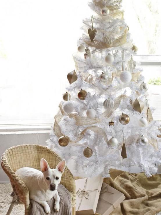 χριστουγεννιάτικο-δέντρο-σε-χρυσό-και-λευκό-χρώμα-ιδέες-διακόσμησης-