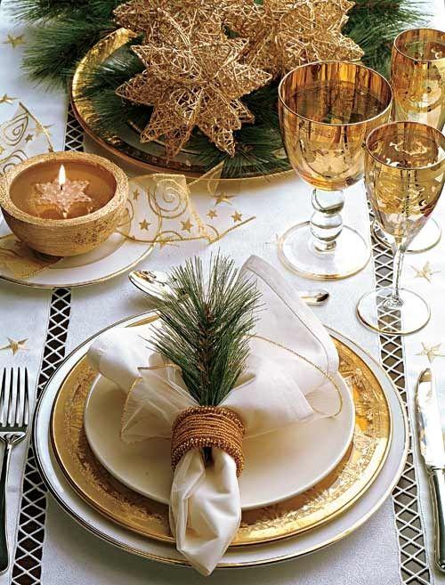 διακόσμηση-στο-χριστουγεννιάτικο-τραπέζι-με-λευκό-και-χρυσό-χρώμα-ιδέες-