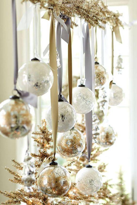 χριστουγεννιάτικα-διακοσμητικά-για-το-παράθυρο-με-χρυσό-και-λευκό-χρώμα-