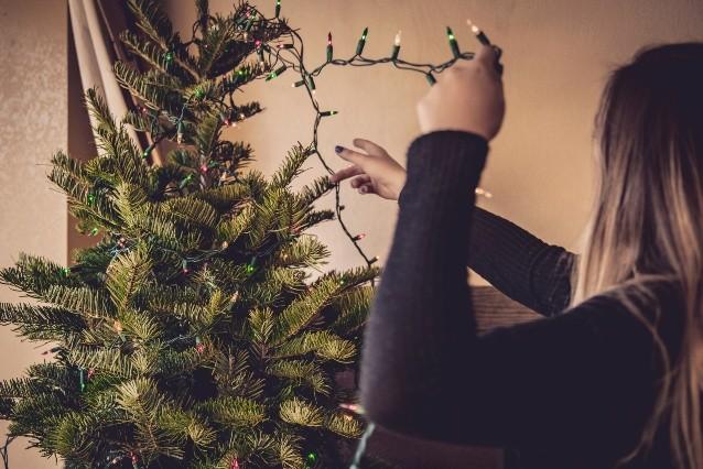 «Τι να μην κάνεις στο στολισμό του χριστουγεννιάτικου δέντρου» -Τα τιπς μιας ειδικής διακοσμήτριας
