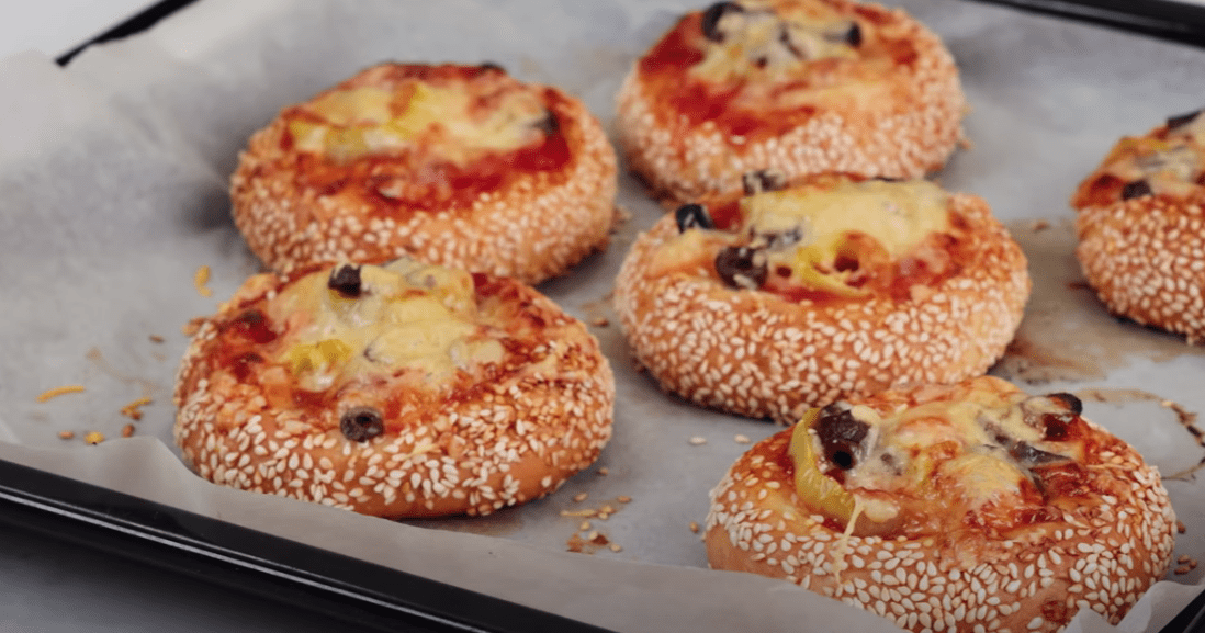 Kουλούρια- Θεσσαλονίκης- με- γέμιση- πίτσα-