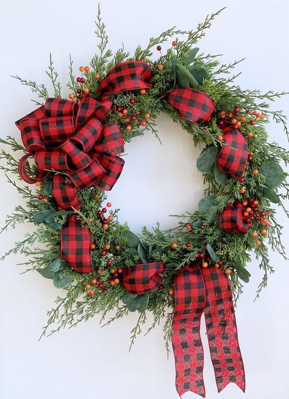 χριστουγεννιάτικη-διακόσμηση τραπεζιού-σε-κοκικινα -καρό-σχέδια-ιδέες-