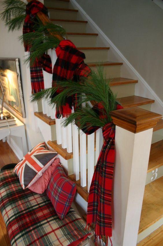 diy-χριστουγεννιάτικη-διακόσμηση-με-καρό-κασκόλ-