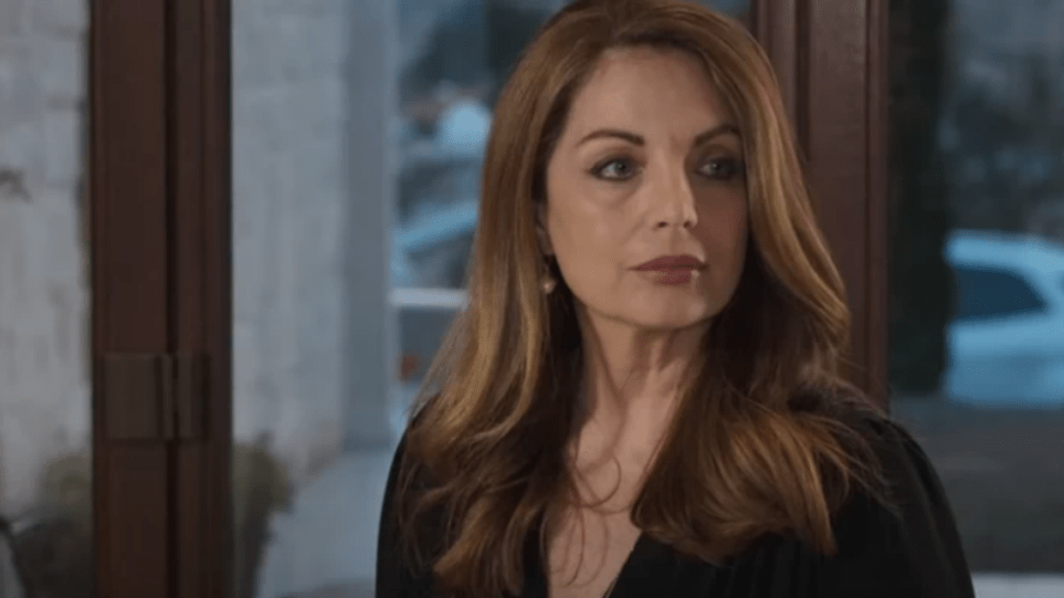 Η Γη της Ελιάς: Η Αθηνά δίνει την περιουσία της στην Μυρτάλη