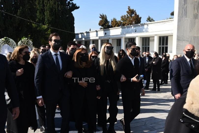 Χρήστος Κυριαζής: Θλίψη στο τελευταίο αντίο – Συντετριμμένη η η σύντροφός του