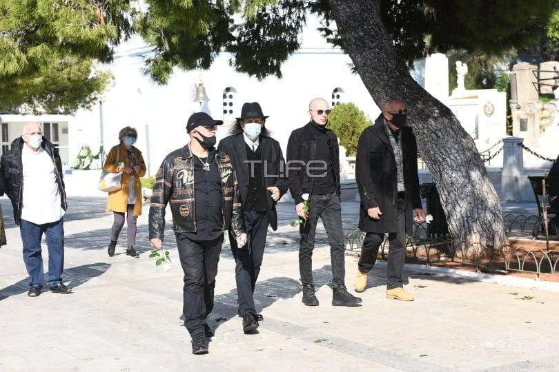 Χρήστος Κυριαζής: Θλίψη στο τελευταίο αντίο – Συντετριμμένη η η σύντροφός του