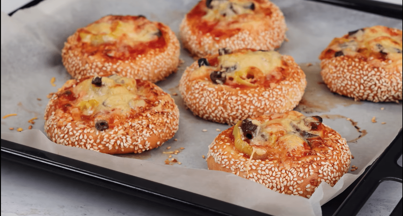 Kουλούρια Θεσσαλονίκης με γέμιση πίτσα