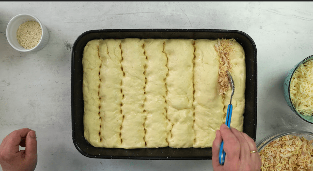 Ψωμένια ζύμη με το κοτόπουλο που περίσσεψε