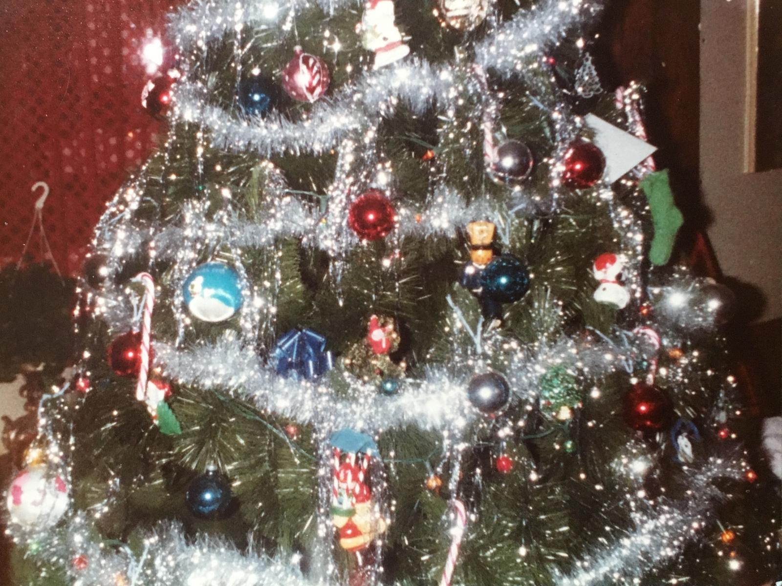 «Τι να μην κάνεις στο στολισμό του χριστουγεννιάτικου δέντρου» -Τα τιπς μιας ειδικής διακοσμήτριας