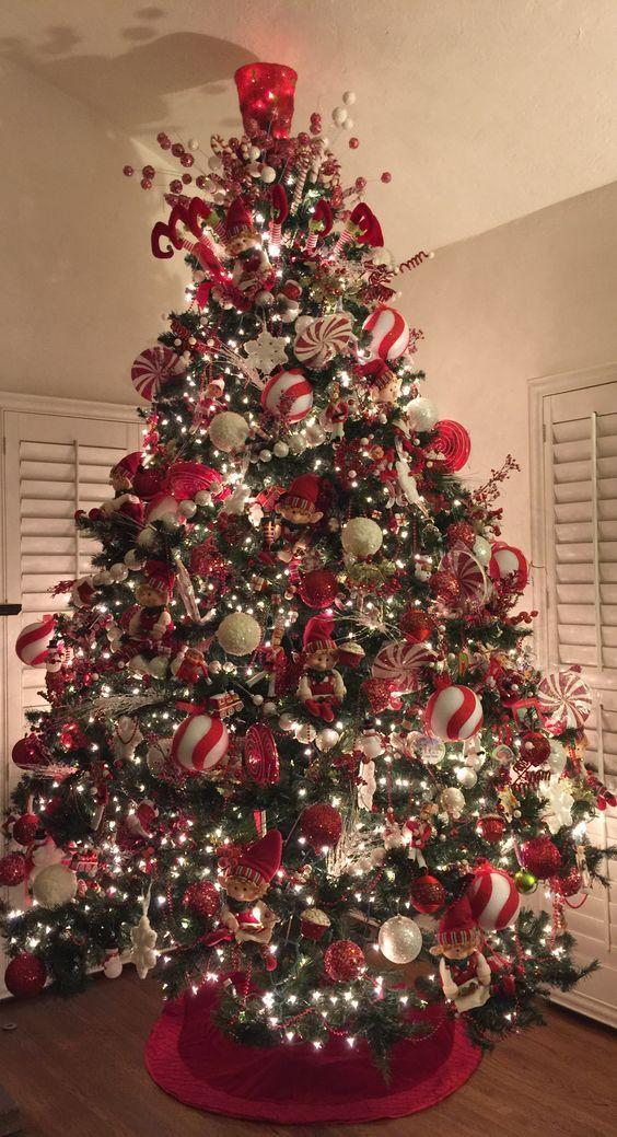 φαναράκι-στην-κορυφή-του-χριστουγεννιάτικου-δέντρου-