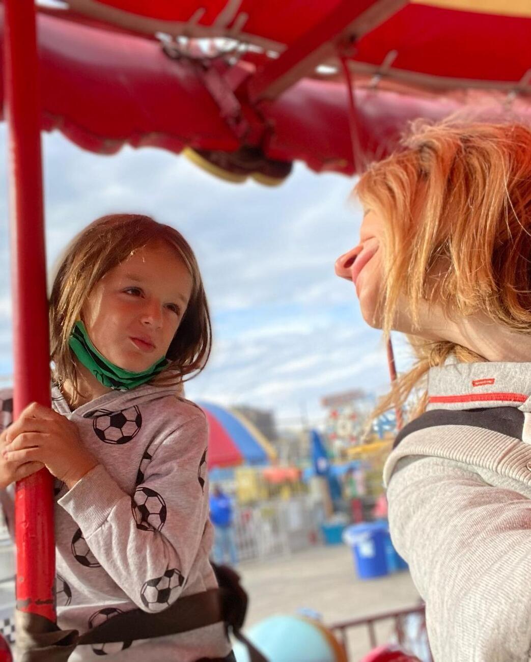 Σοφία Καρβέλα : Οι γιοι της μεγάλωσαν και είναι φτυστοί με τον πατέρα τους