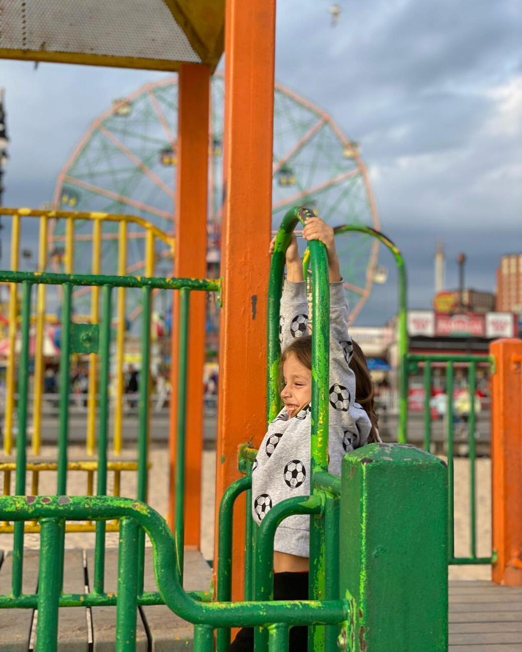 Σοφία Καρβέλα : Οι γιοι της μεγάλωσαν και είναι φτυστοί με τον πατέρα τους