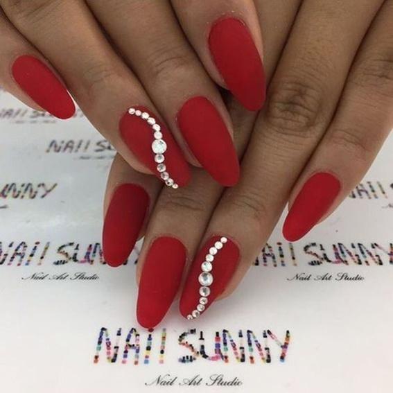 κόκκινα-ματ-χριστουγεννιάτικα-νύχια-με-γκλίτερ- κόκκινα-ματ-χριστουγεννιάτικα-νύχια-με-γκλίτερ-