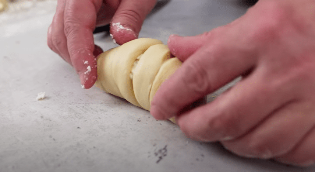 τυροπιτάκια-σε-σχήμα-κρουασάν-συνταγή- τυροπιτάκια-σε-σχήμα-κρουασάν-συνταγή-