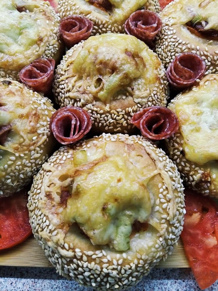 Κουλούρια-γεμιστά-με αλλαντικά-