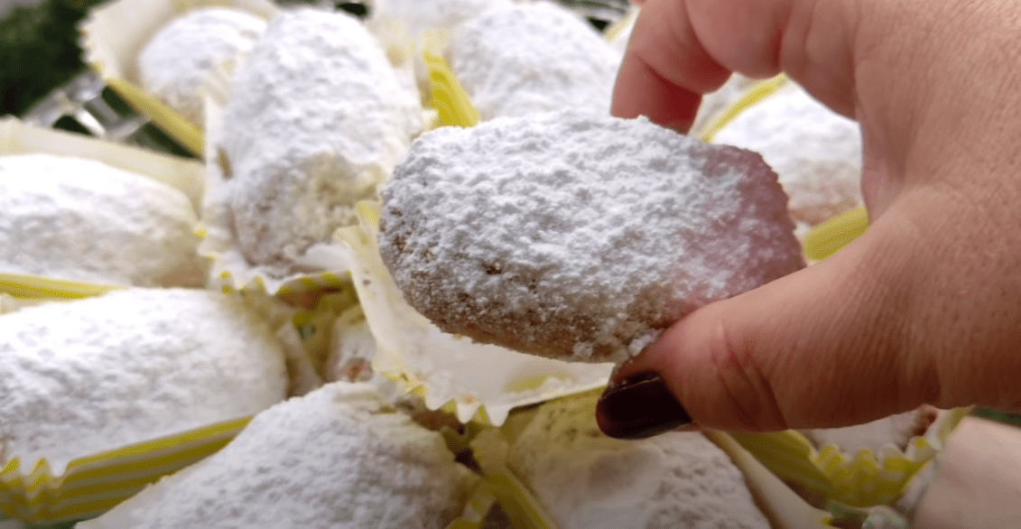 Αλεξανδρινό-: Κουραμπιέδες- με- καρύδα- από- την- Γκόλφω- Αλεξανδρινό-: Κουραμπιέδες- με- καρύδα- από- την- Γκόλφω-